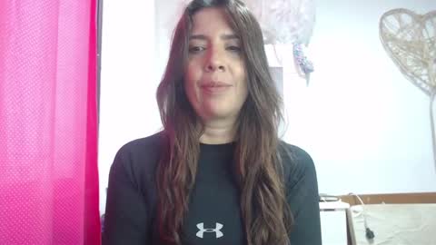 Snapshot of victoria25_meester chatting on 02-12-25, 04:00 Hi guys Im victoria Be the one who can control me in PVT online show from 02-12-25, 04:00