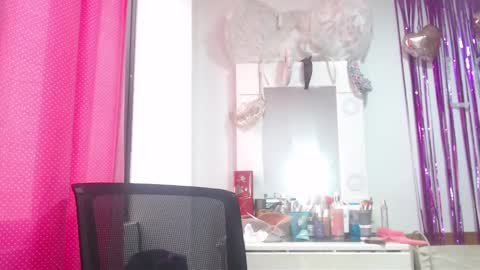 Snapshot of victoria25_meester chatting on 02-18-25, 04:05 Hi guys Im victoria Be the one who can control me in PVT online show from 02-18-25, 04:05