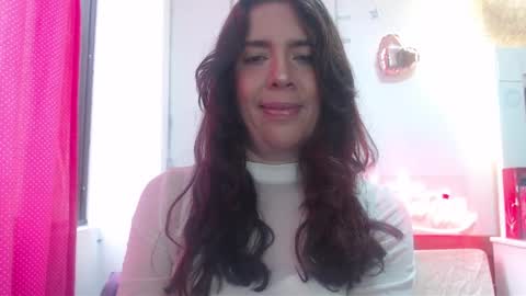 Snapshot of victoria25_meester chatting on 03-09-25, 01:37 Hi guys Im victoria Be the one who can control me in PVT online show from 03-09-25, 01:37