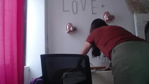 Snapshot of victoria25_meester chatting on 03-10-25, 04:46 Hi guys Im victoria Be the one who can control me in PVT online show from 03-10-25, 04:46