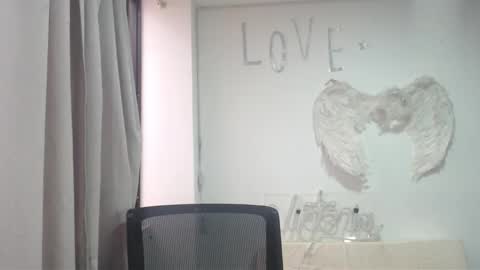 Snapshot of victoria25_meester chatting on 09-18-25, 07:38 Hi guys Im victoria Be the one who can control me in PVT online show from 09-18-25, 07:38