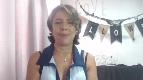 Snapshot of victoria25_meester chatting on 10-11-25, 03:32 Hi guys Im victoria Be the one who can control me in PVT online show from 10-11-25, 03:32
