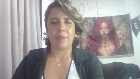 Snapshot of victoria25_meester chatting on 10-24-25, 08:27 Hi guys Im victoria Be the one who can control me in PVT online show from 10-24-25, 08:27