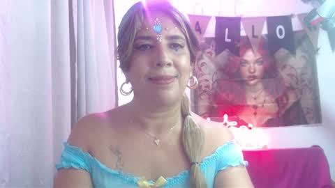 Snapshot of victoria25_meester chatting on 10-28-25, 03:47 Hi guys Im victoria Be the one who can control me in PVT online show from 10-28-25, 03:47