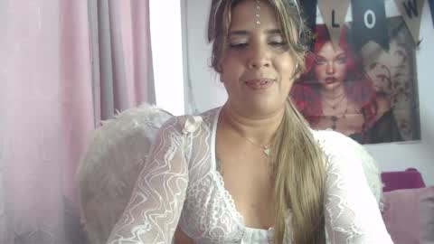 Snapshot of victoria25_meester chatting on 10-30-25, 03:24 Hi guys Im victoria Be the one who can control me in PVT online show from 10-30-25, 03:24