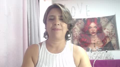 Snapshot of victoria25_meester chatting on 11-13-25, 07:46 Hi guys Im victoria Be the one who can control me in PVT online show from 11-13-25, 07:46