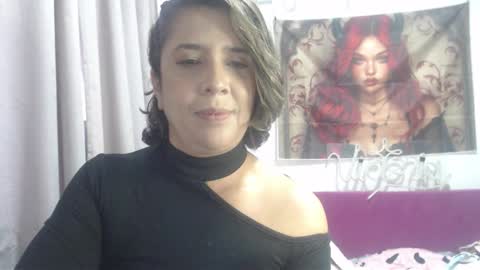 Snapshot of victoria25_meester chatting on 11-29-25, 02:42 Hi guys Im victoria Be the one who can control me in PVT online show from 11-29-25, 02:42