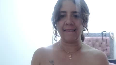 Snapshot of victoria25_meester chatting on 06-11-26, 06:28 Hi guys Im victoria Be the one who can control me in PVT online show from 06-11-26, 06:28