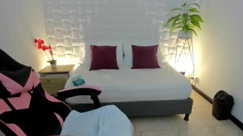 victoria online show from 02-24-26, 07:39