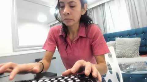 Victoria  grey  online show from 04-29-26, 08:04