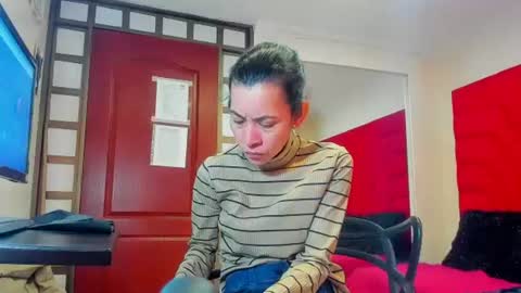Snapshot of victoria__grey_ chatting on 05-21-26, 08:27 Victoria grey online show from 05-21-26, 08:27