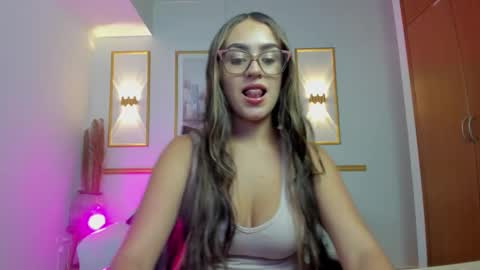 V I C T O R I A  online show from 03-17-26, 02:16