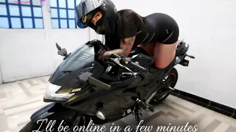 Victoria Collins online show from 04-11-26, 08:46