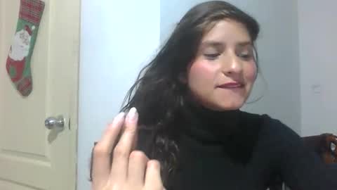 Snapshot of victoria_couture chatting on 12-17-25, 11:44 victoria_couture online show from 12-17-25, 11:44