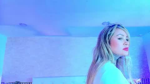 Im Victoria Divine online show from 06-18-26, 07:07