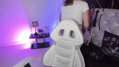 victoria_floyd1 online show from 04-10-26, 08:35