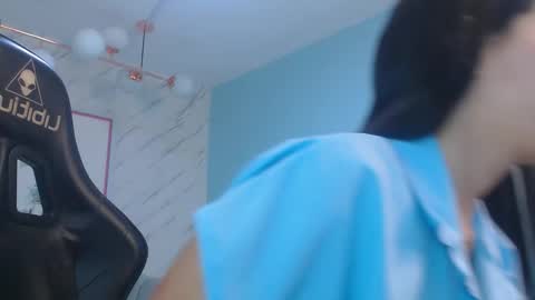 Victoria online show from 03-25-26, 01:06