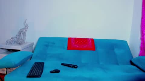 Victoria  online show from 10-17-25, 05:48