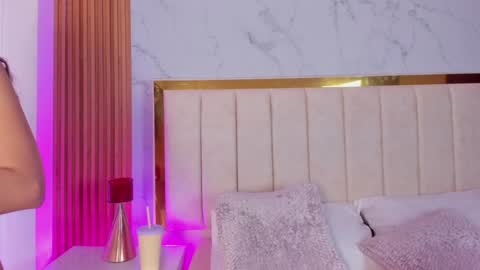 Snapshot of victoria_joliegb chatting on 12-17-24, 12:11 Victoria Lozano online show from 12-17-24, 12:11