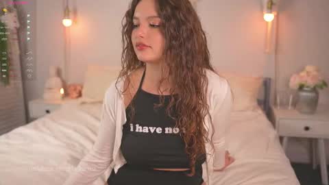 Snapshot of victoria_karma chatting on 09-25-25, 02:21       online show from 09-25-25, 02:21