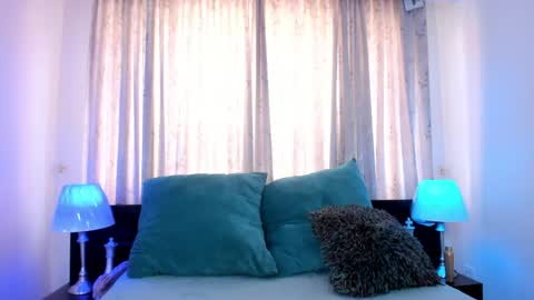 Snapshot of victoria_kim_lee chatting on 06-07-26, 01:48 Victoria online show from 06-07-26, 01:48