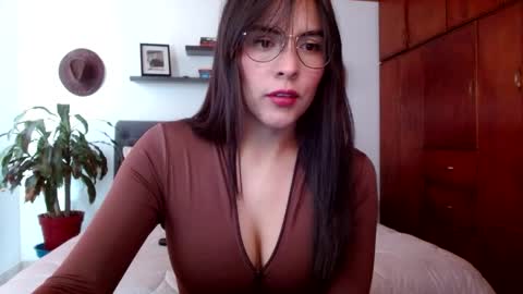 VICTORIA MARTELO online show from 04-09-26, 05:07