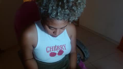 Snapshot of victoria_miler chatting on 12-20-24, 11:37 VICKY online show from 12-20-24, 11:37