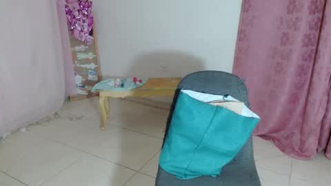 Snapshot of victoria_miler chatting on 03-07-25, 04:33 VICKY online show from 03-07-25, 04:33