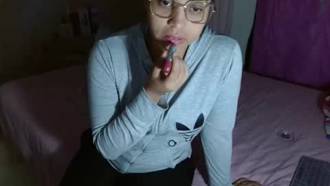 VICKY online show from 05-16-26, 12:18
