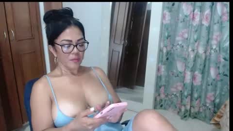 Snapshot of victoria_milf06 chatting on 06-19-26, 04:06 victoria online show from 06-19-26, 04:06