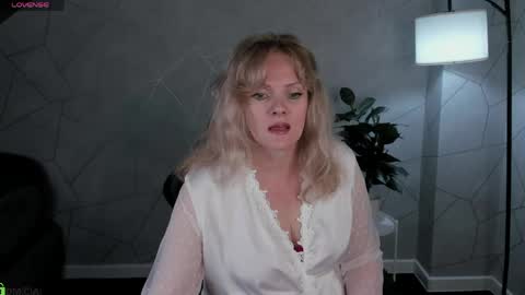 Victoria My schedule for the week 2 GMT 3am-9am TuWeThFrSa online show from 05-17-26, 01:14