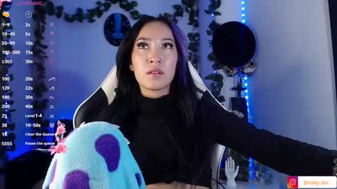 Victoria  online show from 11-17-25, 04:40