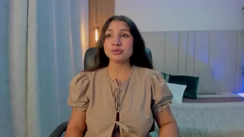 Snapshot of victoria_rossee chatting on 06-12-26, 01:54 VICTORIA online show from 06-12-26, 01:54