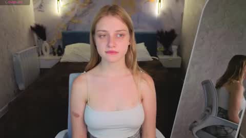 Snapshot of victoria_velvett chatting on 06-17-26, 02:14 Victoria Velvett online show from 06-17-26, 02:14