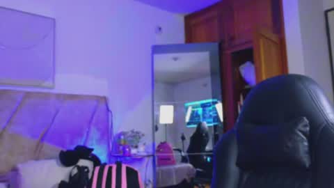 Victoria online show from 06-24-26, 12:15
