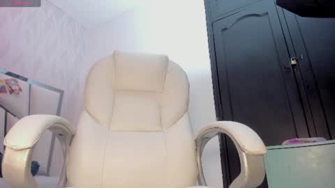 Snapshot of victoriaa_millers chatting on 06-20-26, 07:05 Victoria Sofia online show from 06-20-26, 07:05