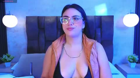Snapshot of victoriaandrade chatting on 07-02-26, 11:49 Victoria Andrade online show from 07-02-26, 11:49