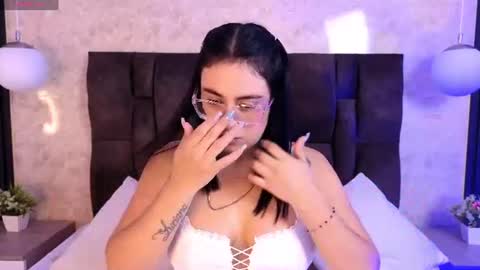Snapshot of victoriaandrade chatting on 07-18-26, 11:36 Victoria Andrade online show from 07-18-26, 11:36
