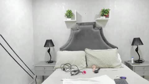 Victoria online show from 03-06-25, 04:41