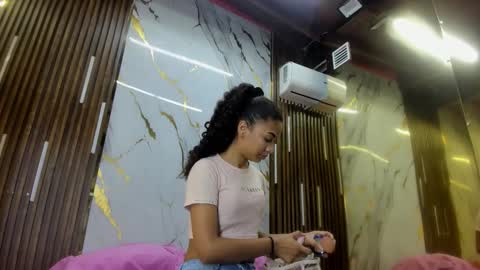 Victoria  online show from 10-02-25, 07:54