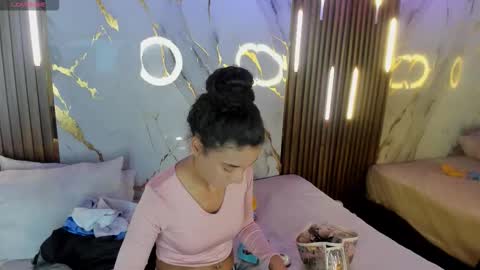 Victoria  online show from 11-21-25, 08:07