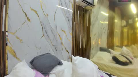 Victoria  online show from 12-21-25, 07:54