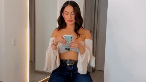 Snapshot of victoriafit7 chatting on 09-18-25, 12:23 Vcitoria online show from 09-18-25, 12:23