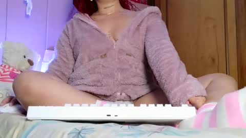 Snapshot of victoriajamesx chatting on 09-19-25, 12:34 Victoria online show from 09-19-25, 12:34