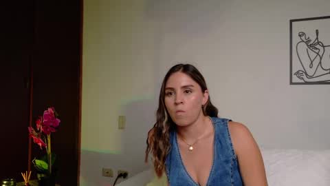 Snapshot of victorianova chatting on 05-16-26, 06:39 VictoriaNova online show from 05-16-26, 06:39