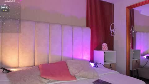 Snapshot of victoriaregia1 chatting on 12-05-25, 11:30 Maria Victoria online show from 12-05-25, 11:30