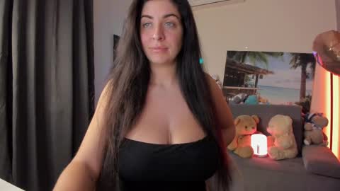 Snapshot of victorias_world chatting on 05-29-26, 06:28 Viktoria online show from 05-29-26, 06:28