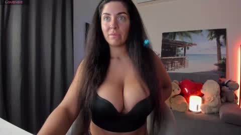 Snapshot of victorias_world chatting on 06-17-26, 05:36 Viktoria online show from 06-17-26, 05:36