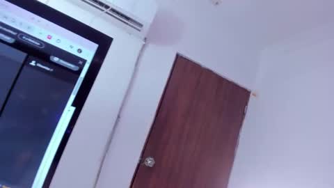 Snapshot of victoriasanz_ chatting on 10-08-25, 05:27 victoriasanz_ online show from 10-08-25, 05:27