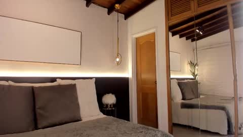 Victoria Shelby  online show from 10-01-25, 12:00